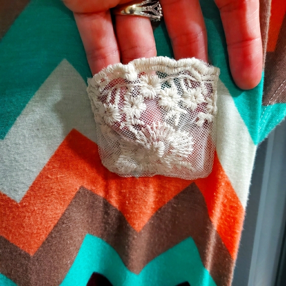 Rue21 Blouse Chevron Pattern Size Medium - Picture 2 of 4